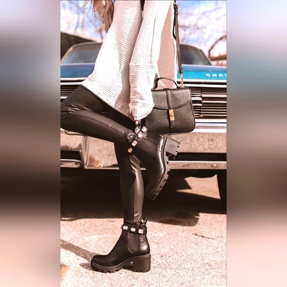 Steve  Madden Amulet Jewel - Picture 1 of 4